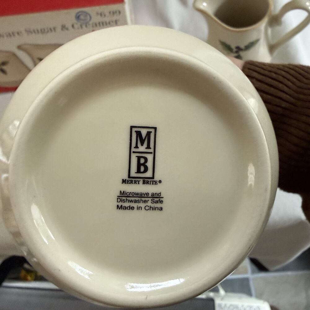 Merry Brite Dishes Stoneware Sugar & Creamer Christmas Dinnerware New - Picture 5 of 6
